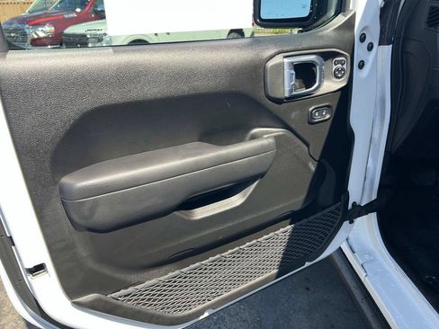 Used 2026 Jeep Wrangler Unlimited Rubicon AWD/4WD image 6