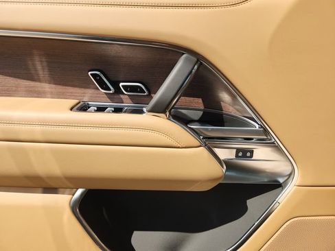 New 2026 Land Rover Range Rover Long Wheelbase SE image 16