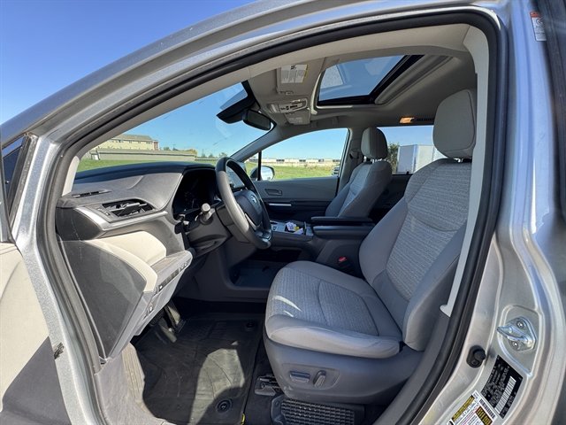 Used 2021 Toyota Sienna LE w/ LE Plus Package AWD/4WD image 7