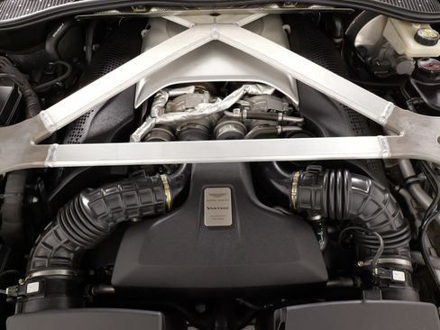 Used 2019 Aston Martin V8 Vantage Coupe RWD image 67