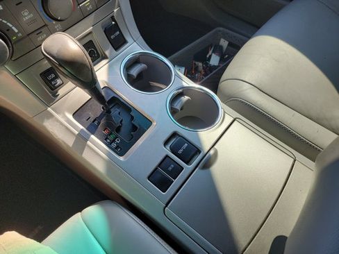 Used 2013 Toyota Highlander SE FWD image 19