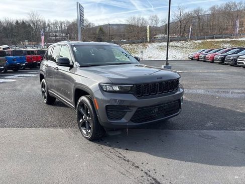 New 2025 Jeep Grand Cherokee Altitude image 6