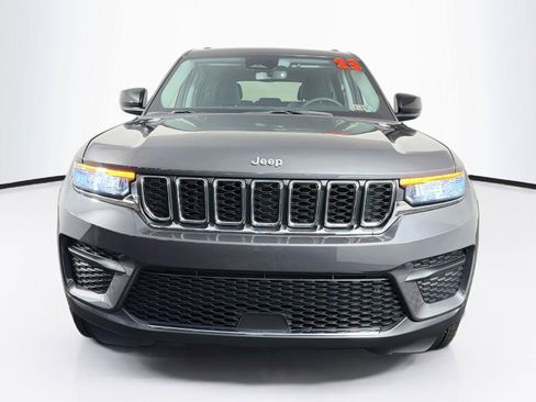 Used 2023 Jeep Grand Cherokee Laredo w/ Luxury Tech Group I AWD/4WD image 6