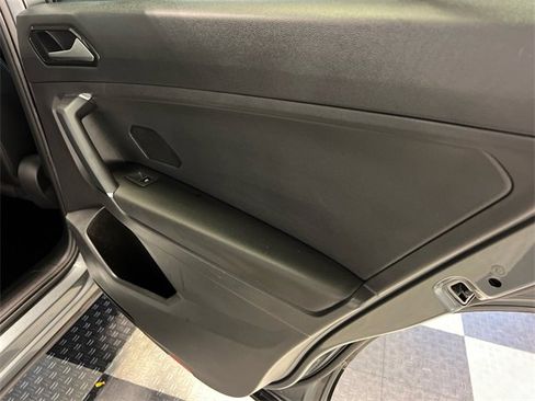 Used 2018 Volkswagen Tiguan SE image 13
