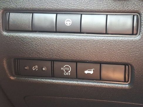 Used 2025 Nissan Rogue SV AWD/4WD image 25