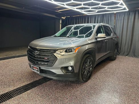Used 2021 Chevrolet Traverse RS FWD image 3
