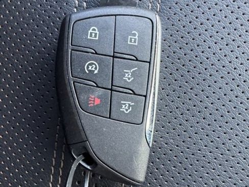 Used 2025 Chevrolet Suburban High Country image 44