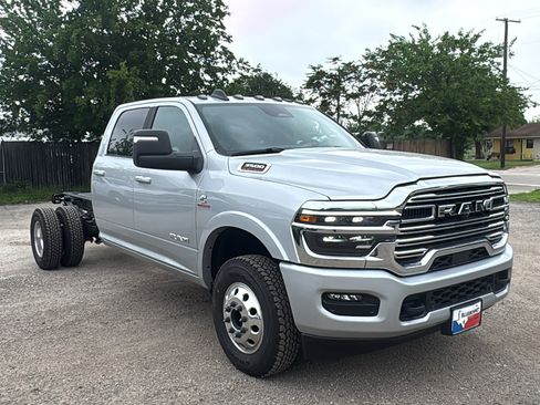 New 2026 RAM 3500 Big Horn w/ Laramie Trim Package AWD/4WD image 3