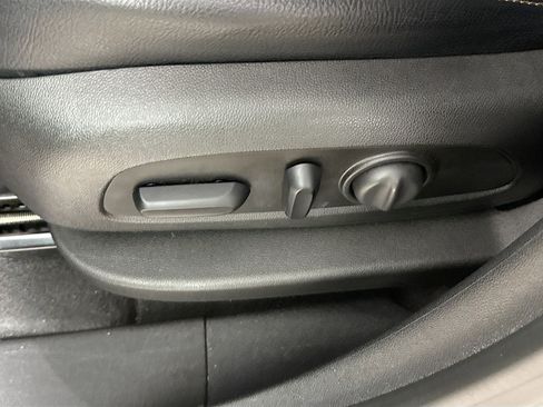 Used 2019 Chevrolet Equinox LT w/ Sun & Navigation Package FWD image 24
