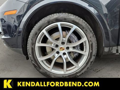 Used 2021 Porsche Cayenne Coupe image 10
