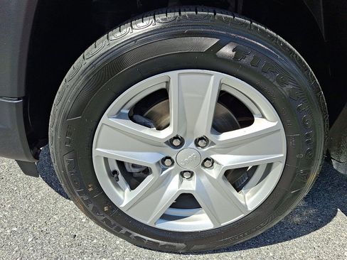 Used 2022 Jeep Compass Latitude AWD/4WD image 9