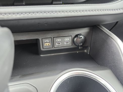 Used 2023 Toyota Highlander XLE FWD image 10