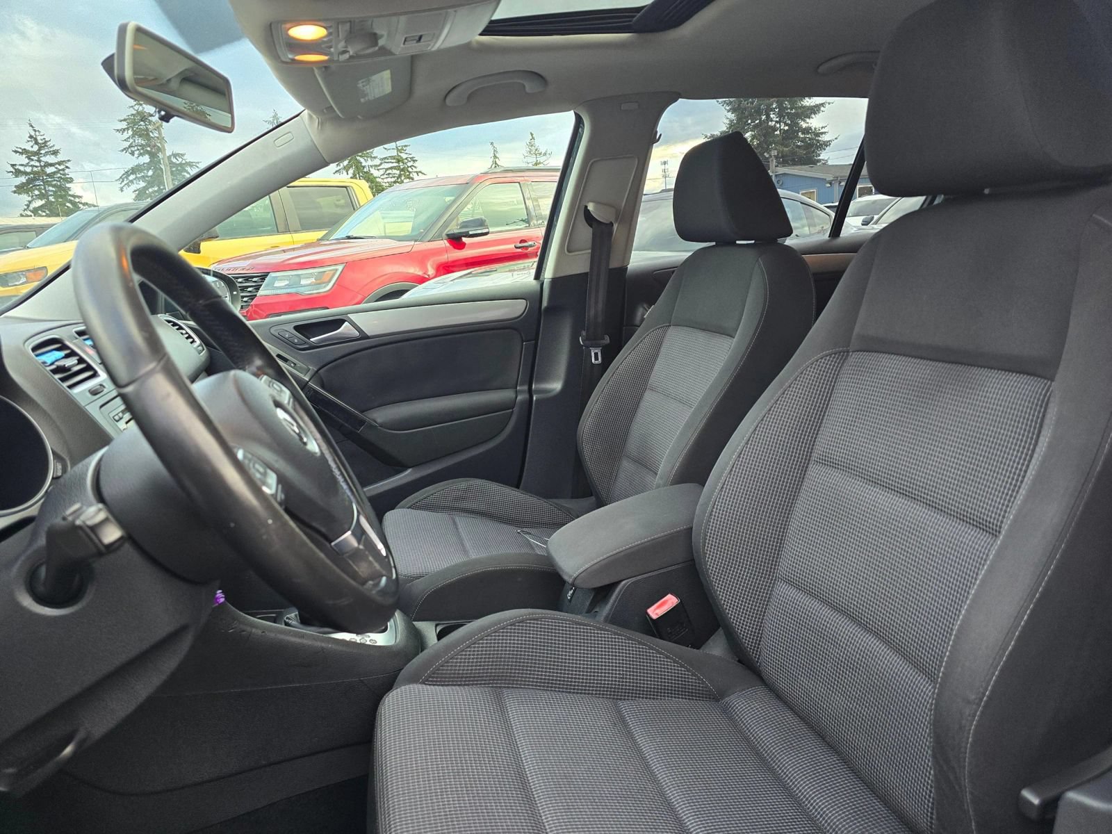 Used 2014 Volkswagen Golf 4-Door FWD image 21