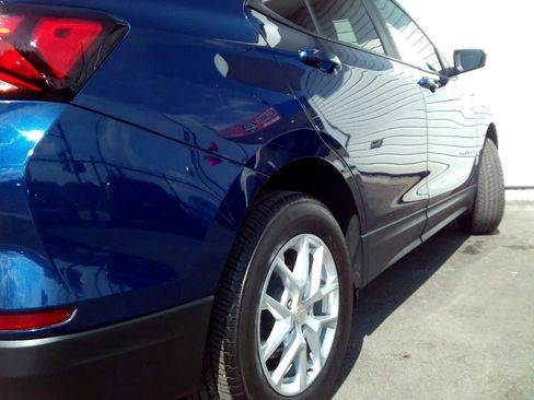 Used 2022 Chevrolet Equinox LS w/ LS Convenience Package AWD/4WD image 6