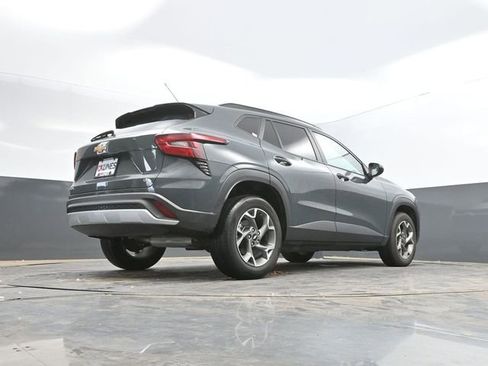 Used 2025 Chevrolet Trax LT FWD image 36
