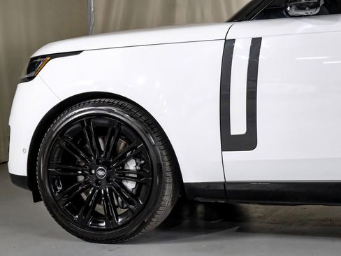 Used 2024 Land Rover Range Rover SE image 12
