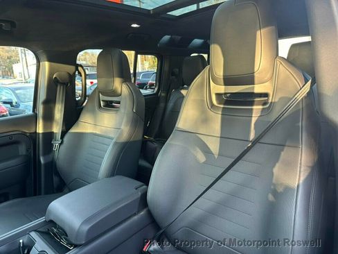 Used 2025 Land Rover Defender 110 OCTA image 11