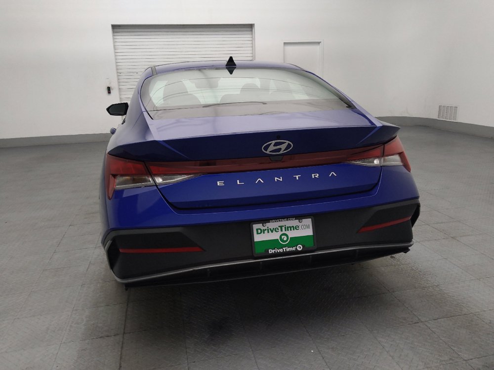Used 2025 Hyundai Elantra SE FWD image 6