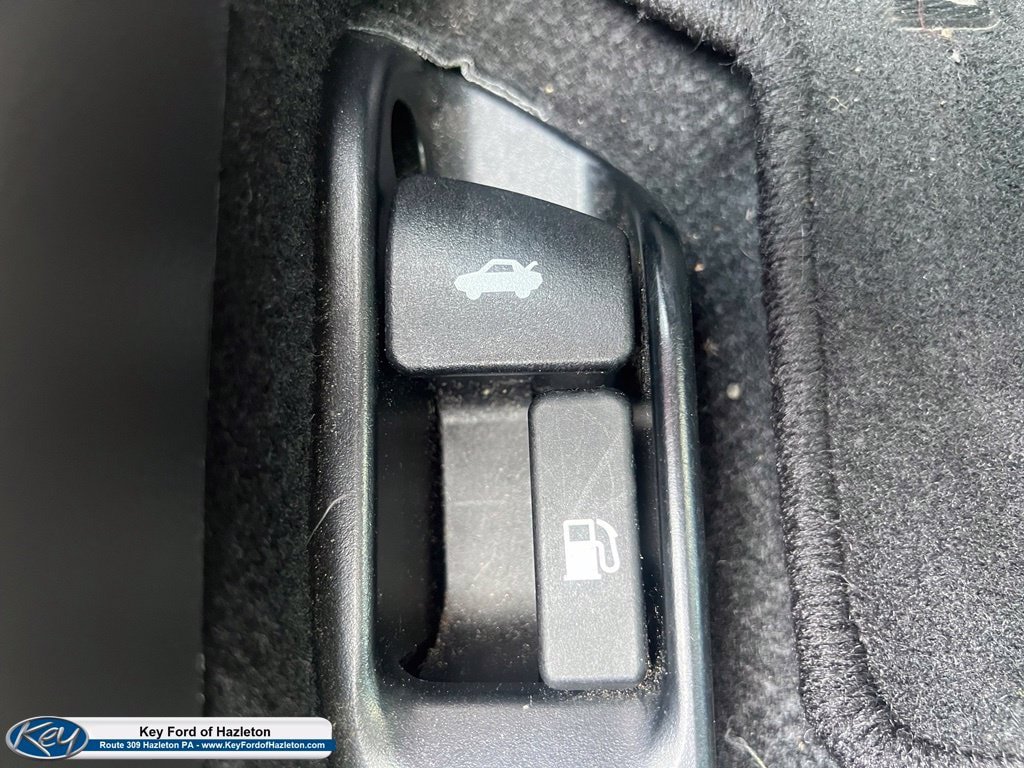 Used 2025 Toyota Corolla LE FWD image 24
