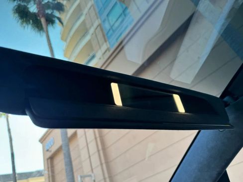 Used 2018 Tesla Model X 75D image 32