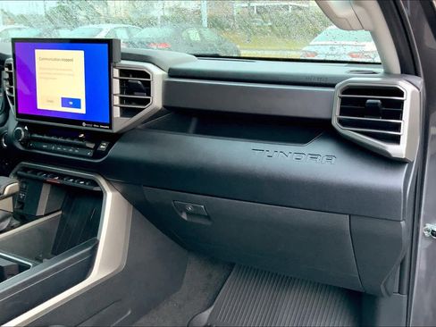 Used 2022 Toyota Tundra SR5 w/ SR5 Premium Package image 18