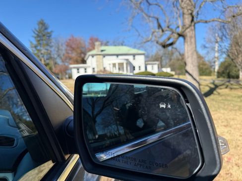 Used 2020 GMC Acadia SLT w/ Driver Alert Package II image 42