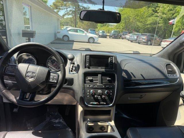 Used 2018 Dodge Grand Caravan SXT FWD image 14