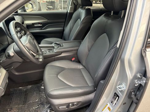 Used 2025 Toyota Grand Highlander FWD image 22