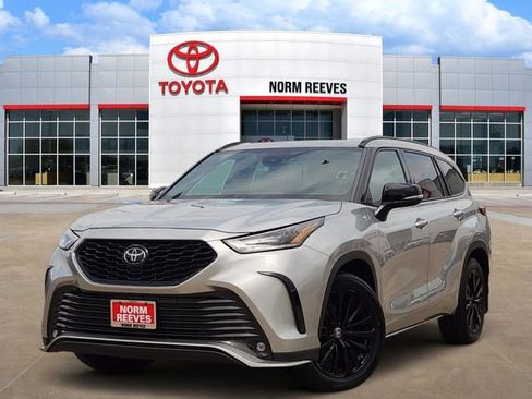 Used 2024 Toyota Highlander XSE FWD image 1