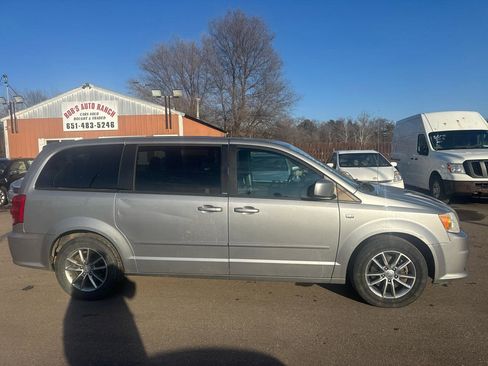 Used 2014 Dodge Grand Caravan SE image 4