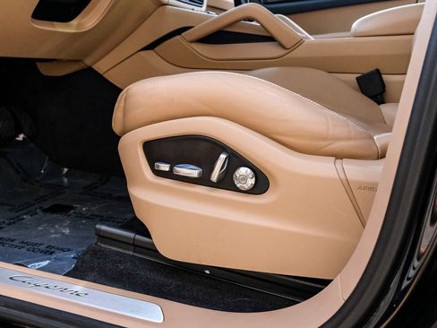 Used 2019 Porsche Cayenne AWD/4WD image 38