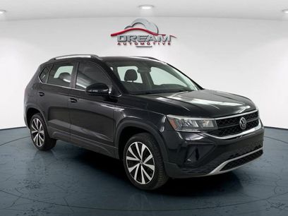 Used 2023 Volkswagen Taos SE w/ Panoramic Sunroof Package