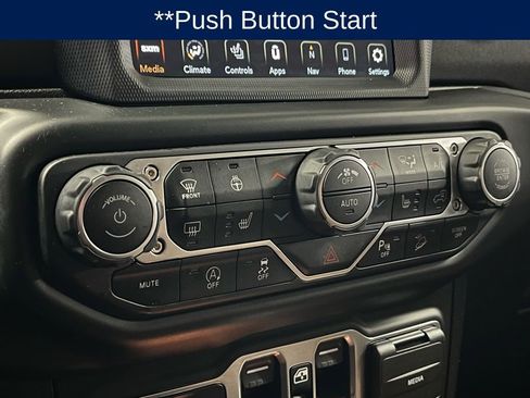 Used 2020 Jeep Wrangler Unlimited Sahara image 10