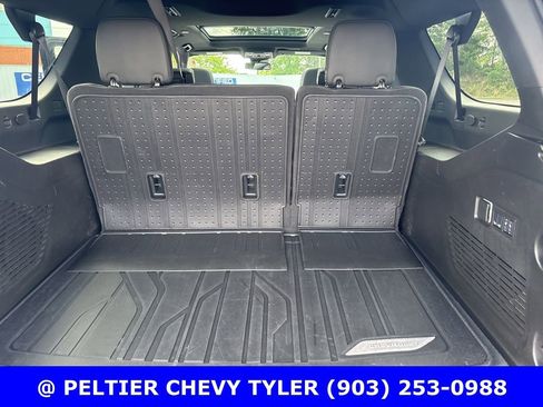 Used 2025 Chevrolet Suburban LT w/ Comfort Package image 25