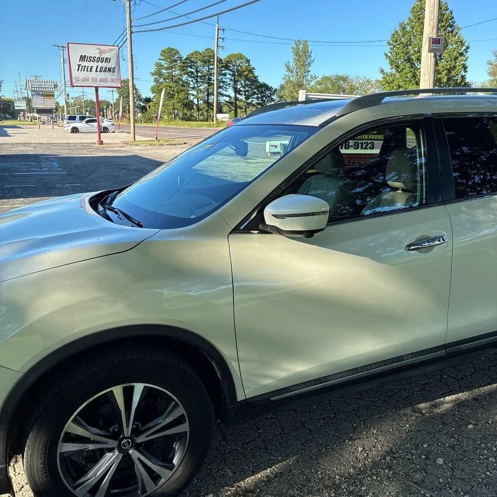 Used 2017 Nissan Rogue SL w/ SL Premium Package AWD/4WD image 2