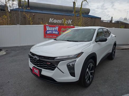 Used 2024 Chevrolet Trax RS image 12