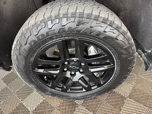 Used 2022 Chevrolet Silverado 1500 Custom Trail Boss w/ Safety Confidence Package AWD/4WD image 30