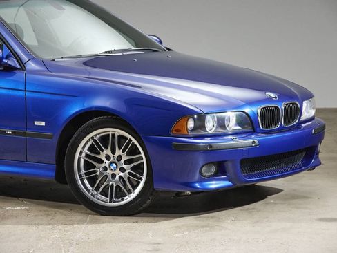 Used 2001 BMW M5 RWD image 2
