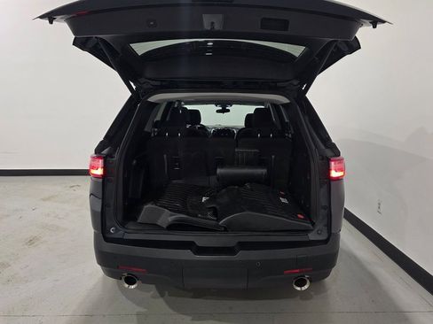 Used 2021 Chevrolet Traverse LT image 28