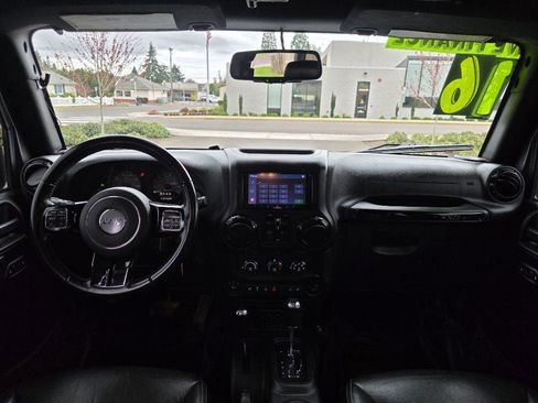 Used 2016 Jeep Wrangler Unlimited Sahara image 9