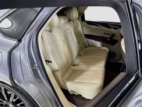 Used 2019 Bentley Bentayga AWD/4WD image 28