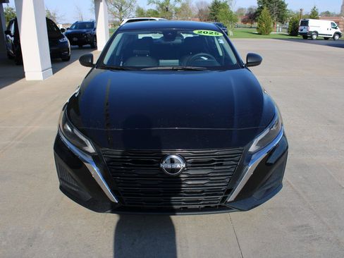 Used 2025 Nissan Altima 2.5 SV image 3