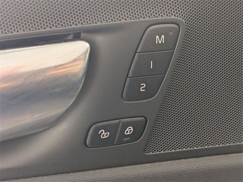 Used 2025 Volvo XC60 B5 Plus image 11