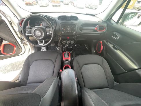 Used 2017 Jeep Renegade Trailhawk AWD/4WD image 3