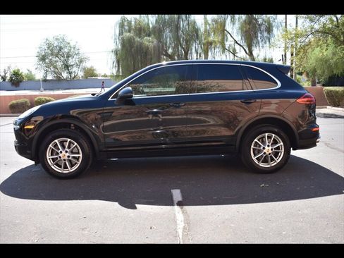 Used 2016 Porsche Cayenne w/ Premium Package AWD/4WD image 4