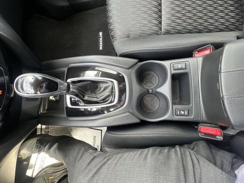 Used 2020 Nissan Rogue SV image 16