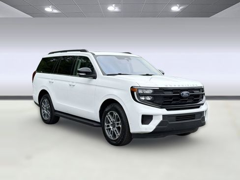 Certified 2025 Ford Expedition Active AWD/4WD image 7