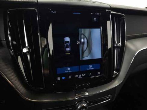 Used 2022 Volvo XC60 B5 R-Design w/ Advanced Package image 28
