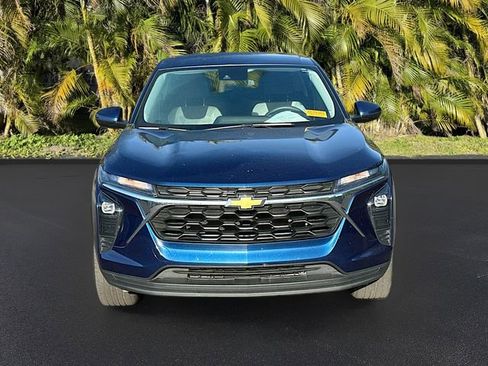 Used 2024 Chevrolet Trax LS w/ LS Convenience Package image 2