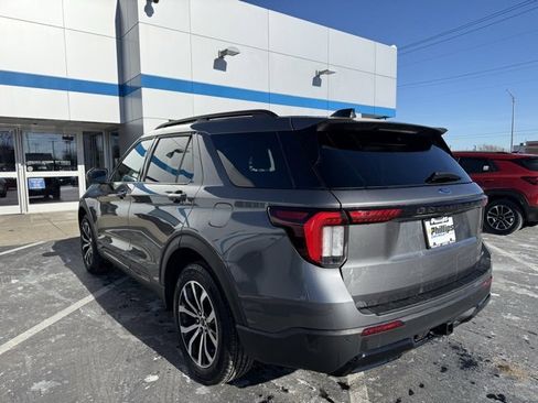 Used 2025 Ford Explorer ST-Line image 11